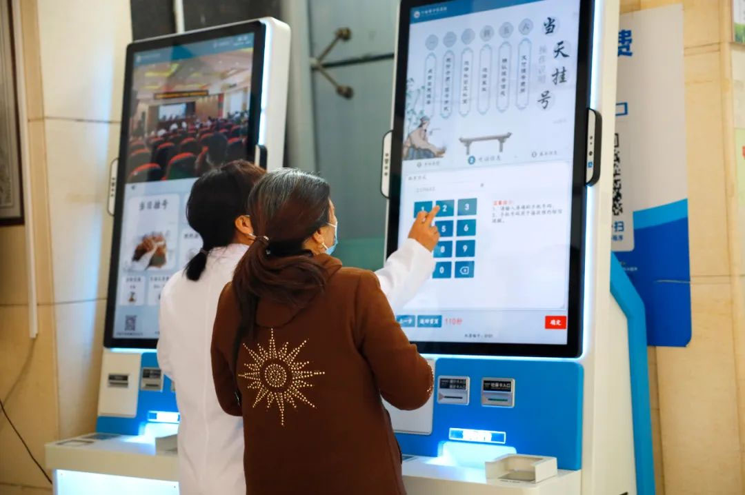 NFC貼一貼，即可“醫保一碼付”